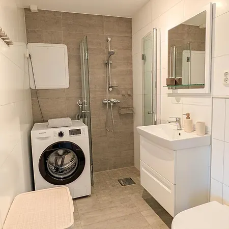 Private With Bathroom And Kitchen, Location Apartamento *